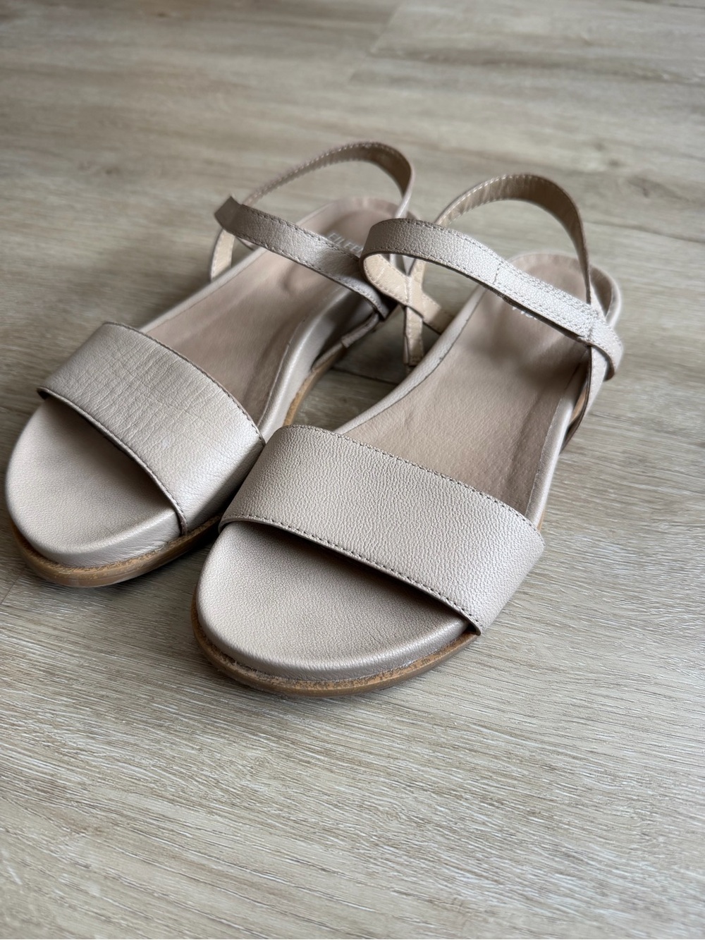 Eileen fisher Womens 6.5 Demo Khaki Ankle Strap leather Sandals Beige Tan